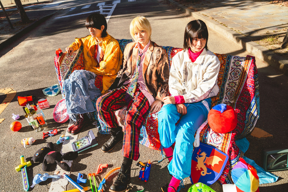 夕方と猫 / 左右周遊メイキューツアー限定CD NEWS!!】夕方と猫、LD&K所属後初の全国流通EP『有頂天ダイブ』リリース